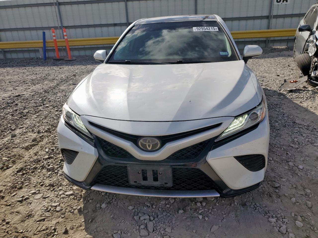 Toyota Camry Xse Image 7