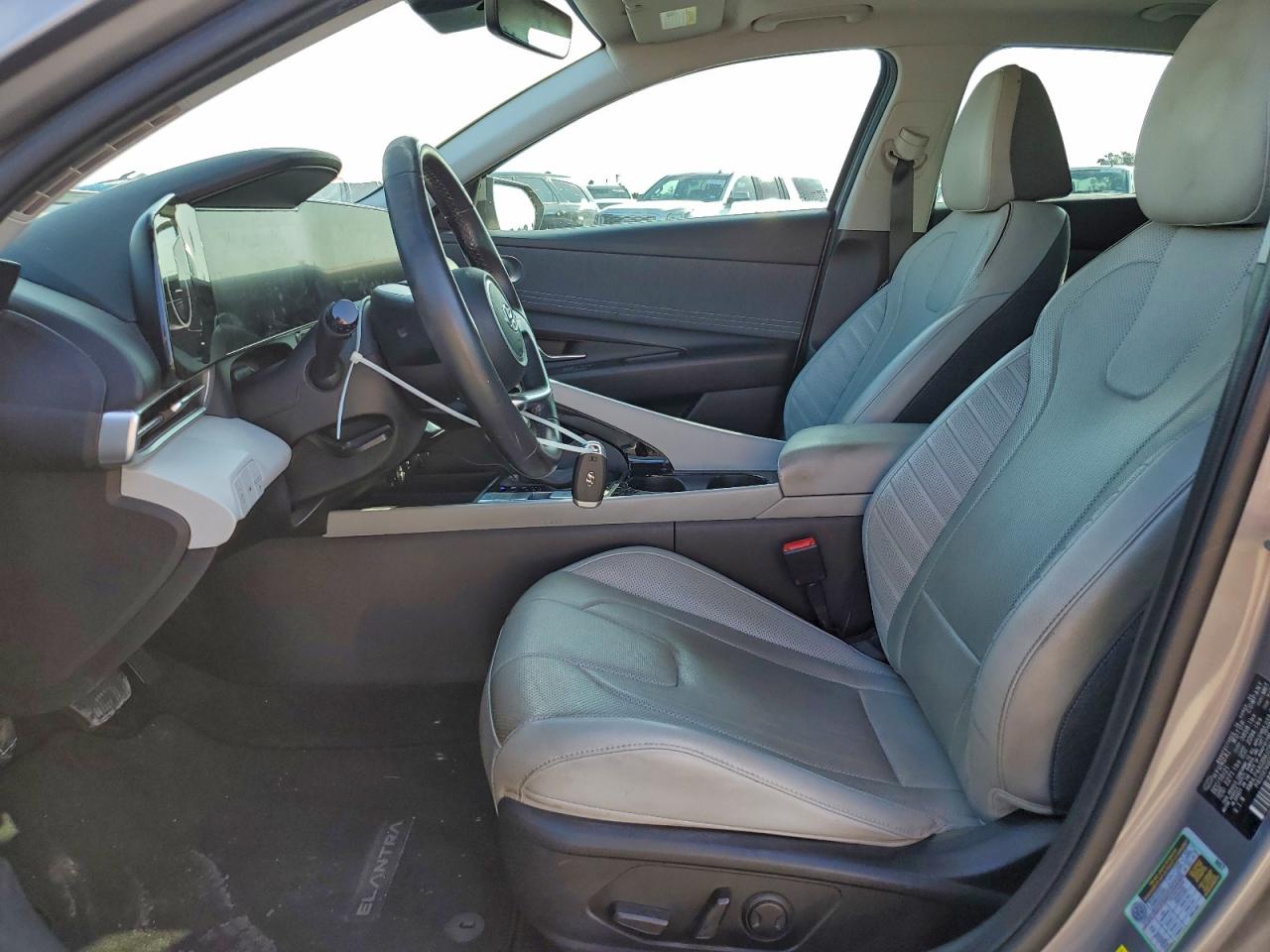 Hyundai ELANTRA Limited Image 9