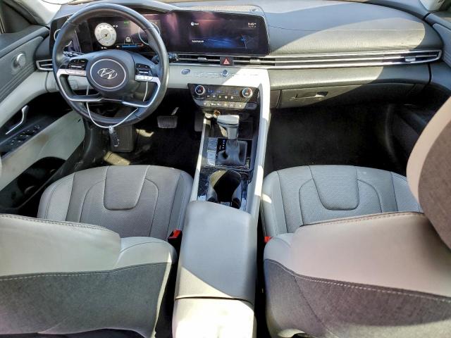 Hyundai ELANTRA Limited Image 10