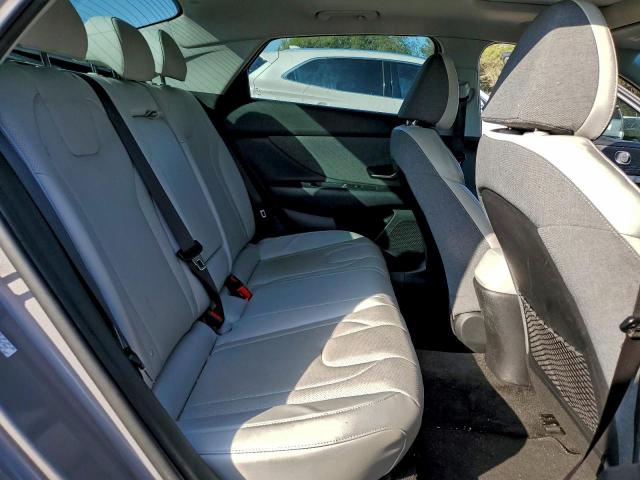 Hyundai ELANTRA Limited Image 3