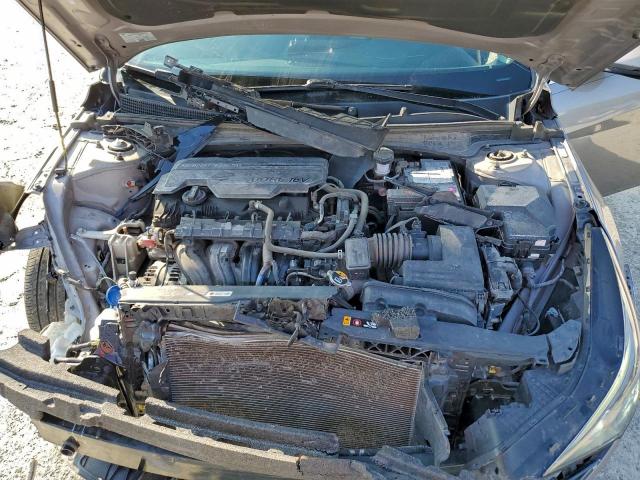 Hyundai ELANTRA Limited Image 8