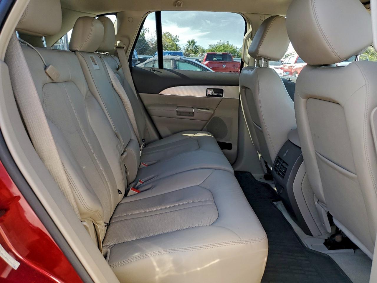 Lincoln MKX Image 12