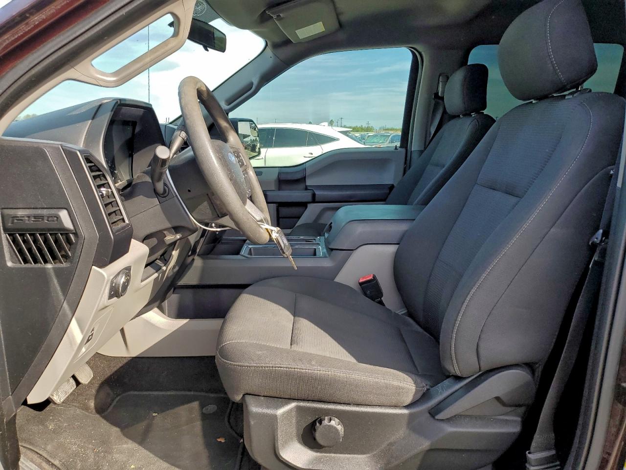 Ford F-150 Supercrew Image 8