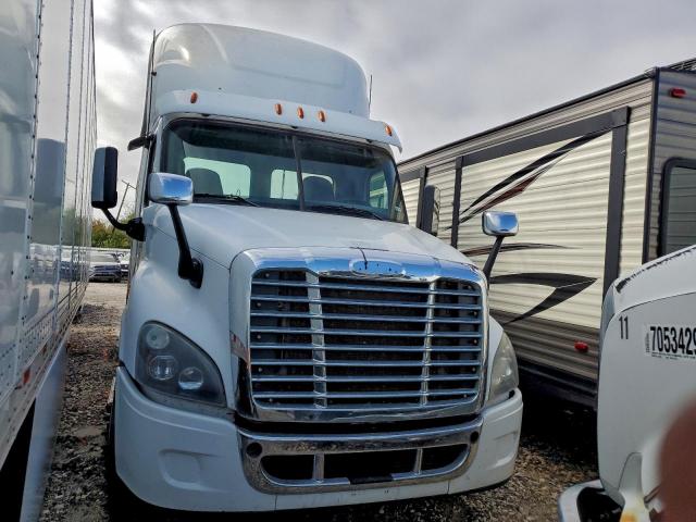  Salvage Freightliner Cascadia 1