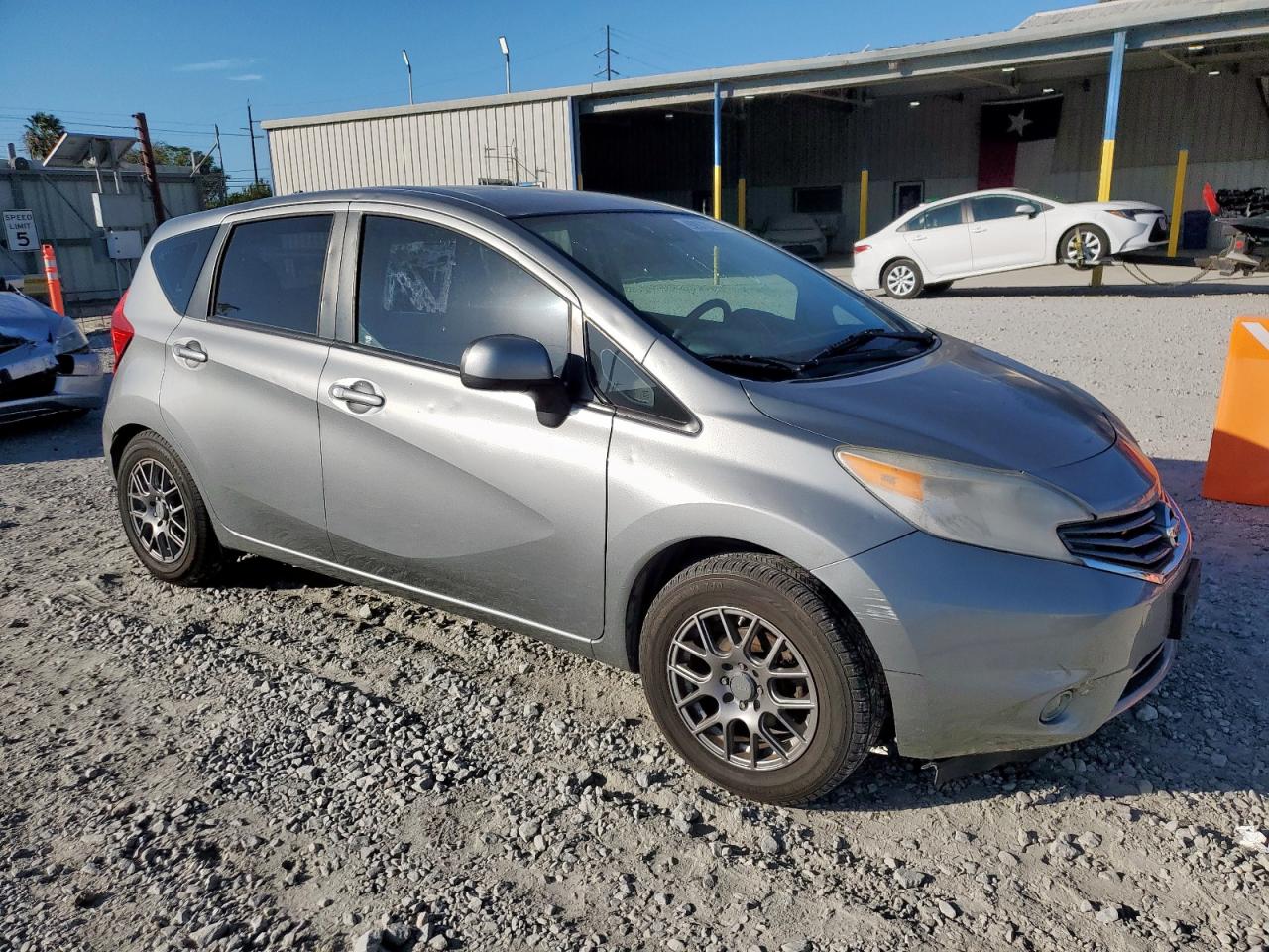 Nissan Versa S Image 9