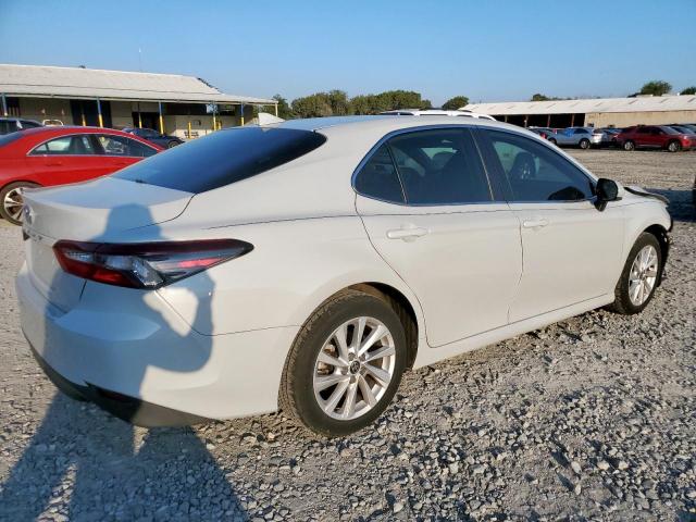 Toyota Camry Le Image 12