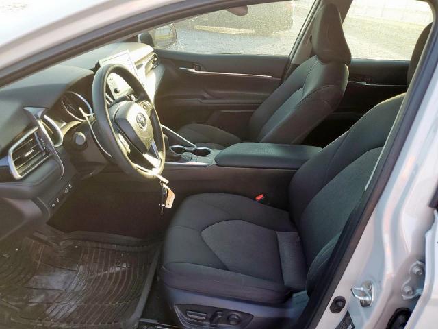 Toyota Camry Le Image 8