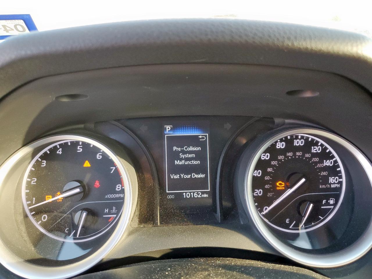 Toyota Camry Le Image 9