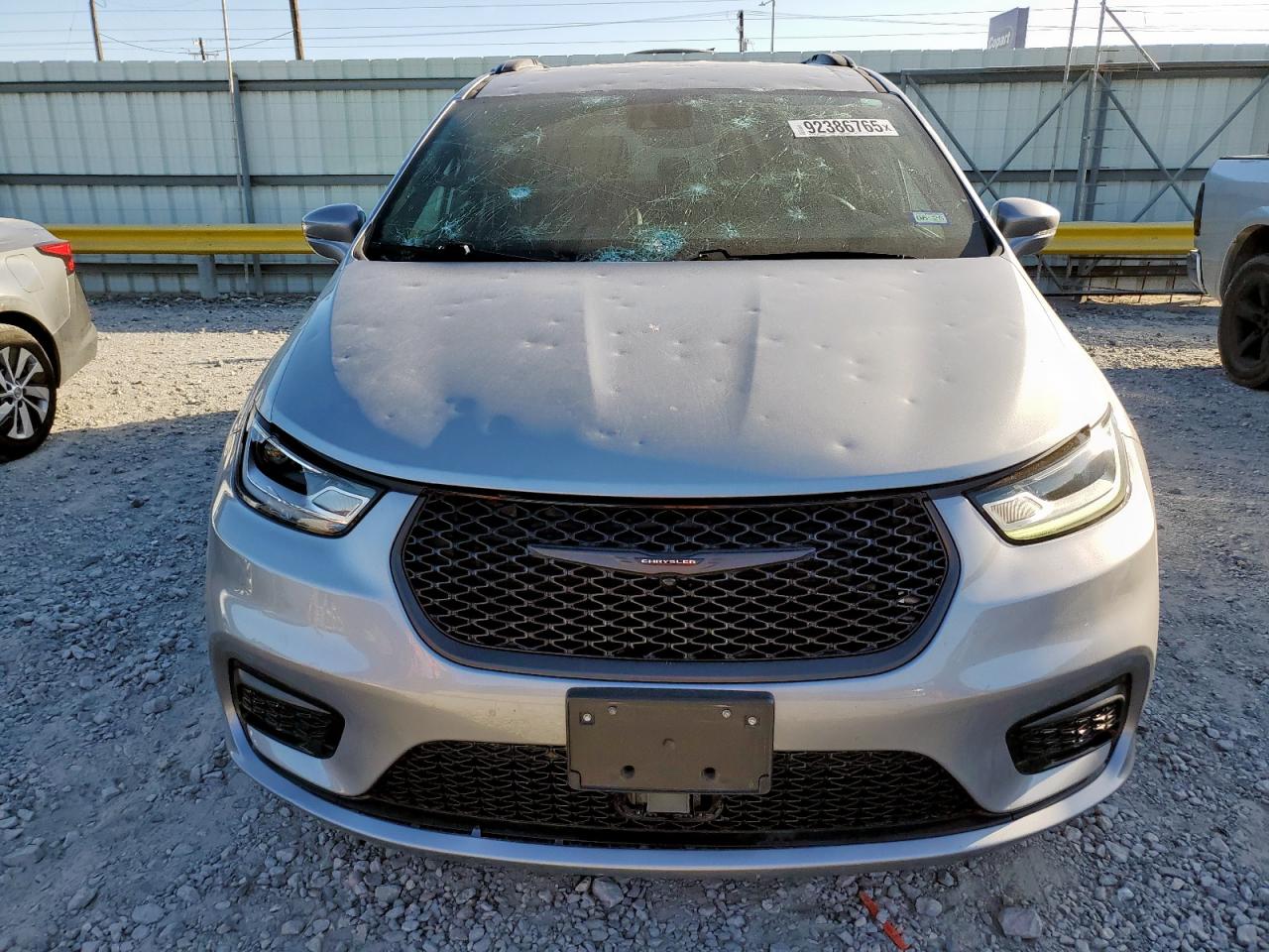 Chrysler Pacifica Touring Image 4