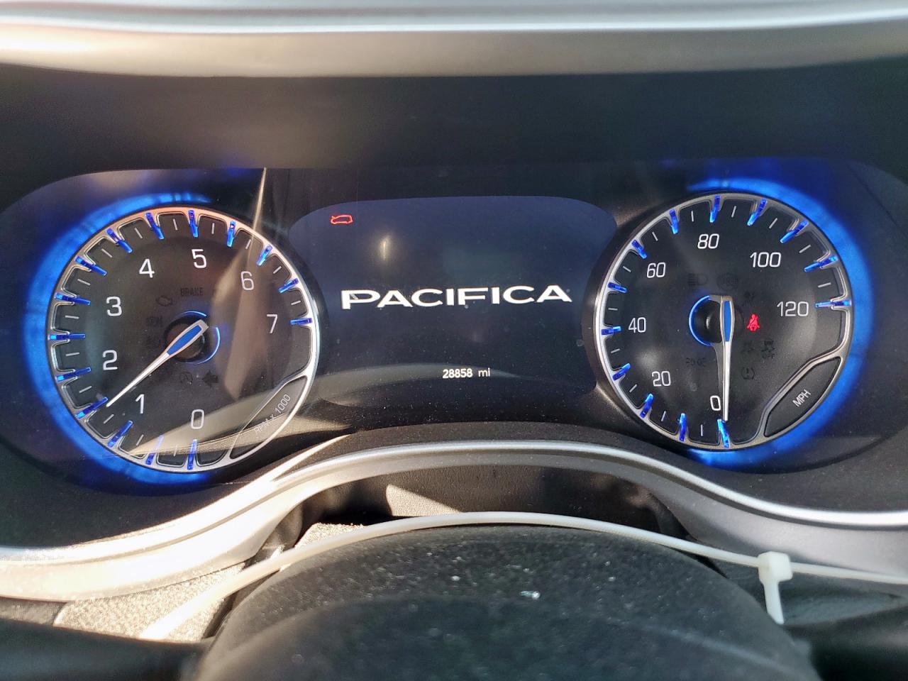 Chrysler Pacifica Touring Image 8