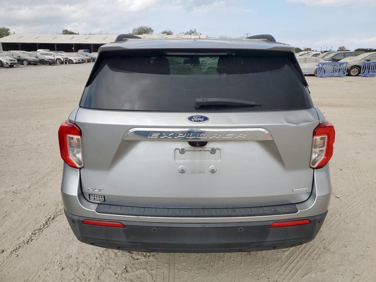Ford Explorer Xlt Image 8