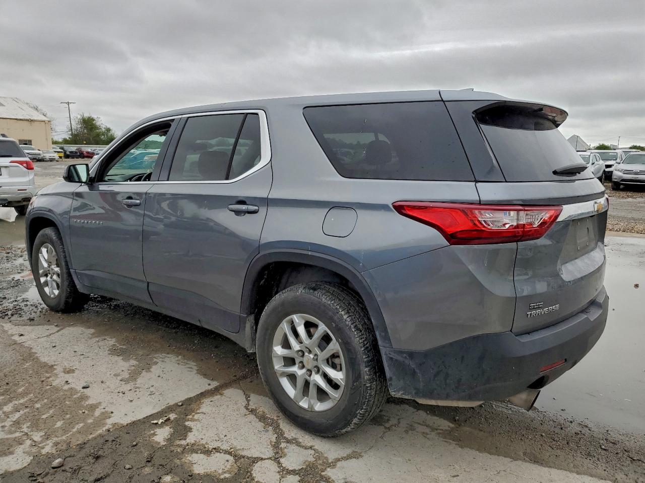 Chevrolet Traverse Ls Image 2