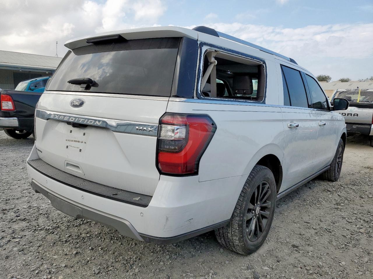 Ford Expedition Max Limited Image 3