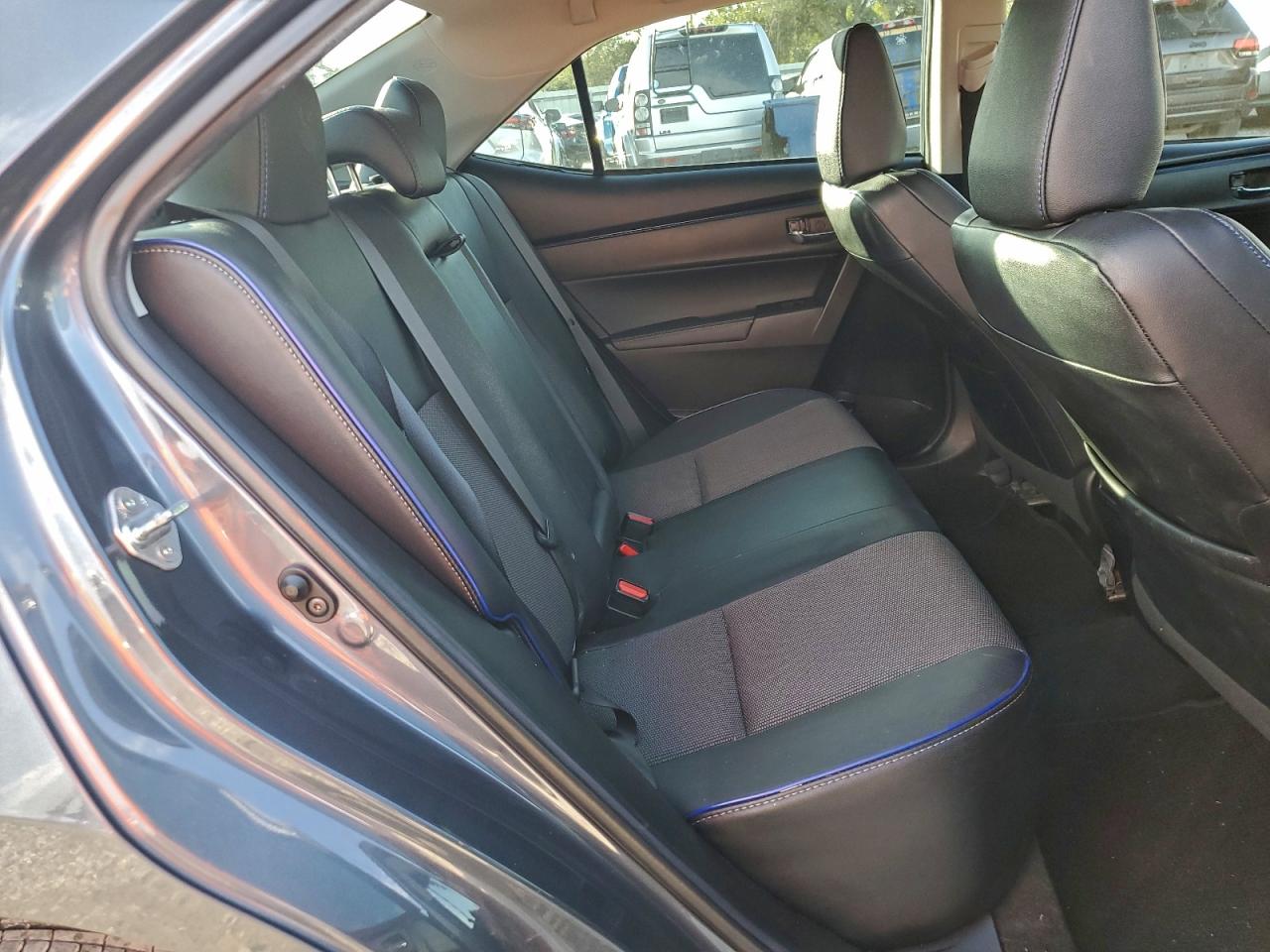 Toyota Corolla L Image 6