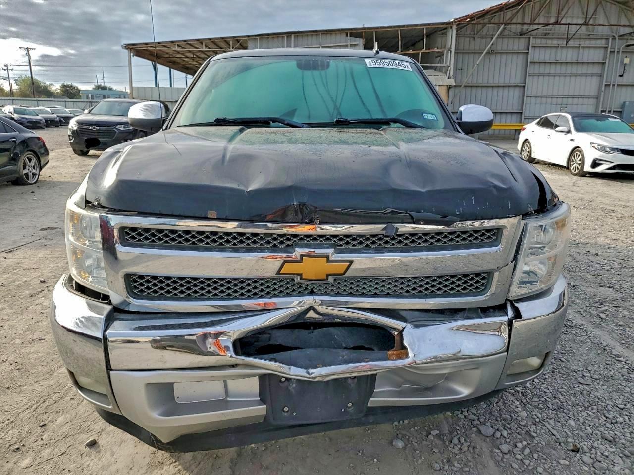 Chevrolet Silverado C1500 Lt Image 3