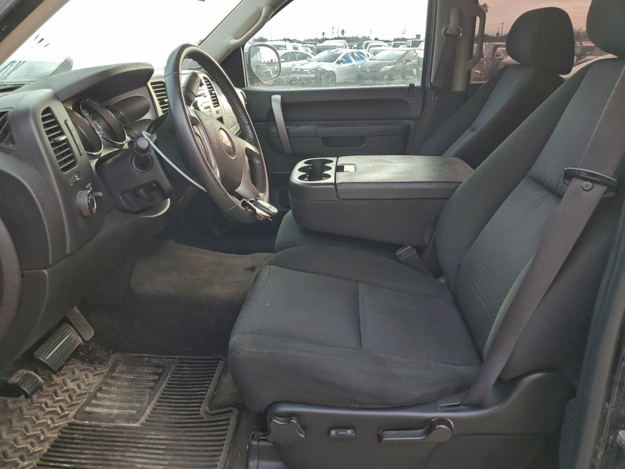 Chevrolet Silverado C1500 Lt Image 9