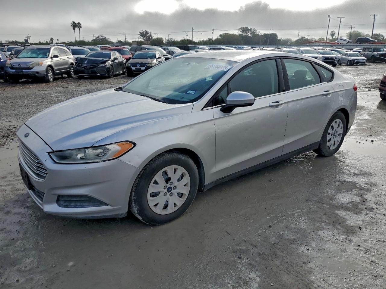 Ford Fusion S Image 1