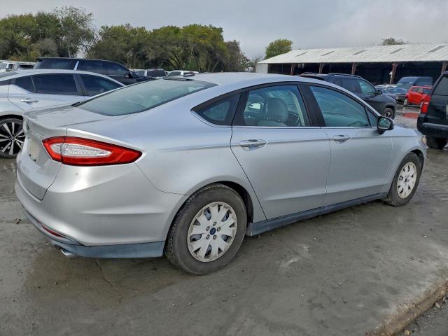 Ford Fusion S Image 3
