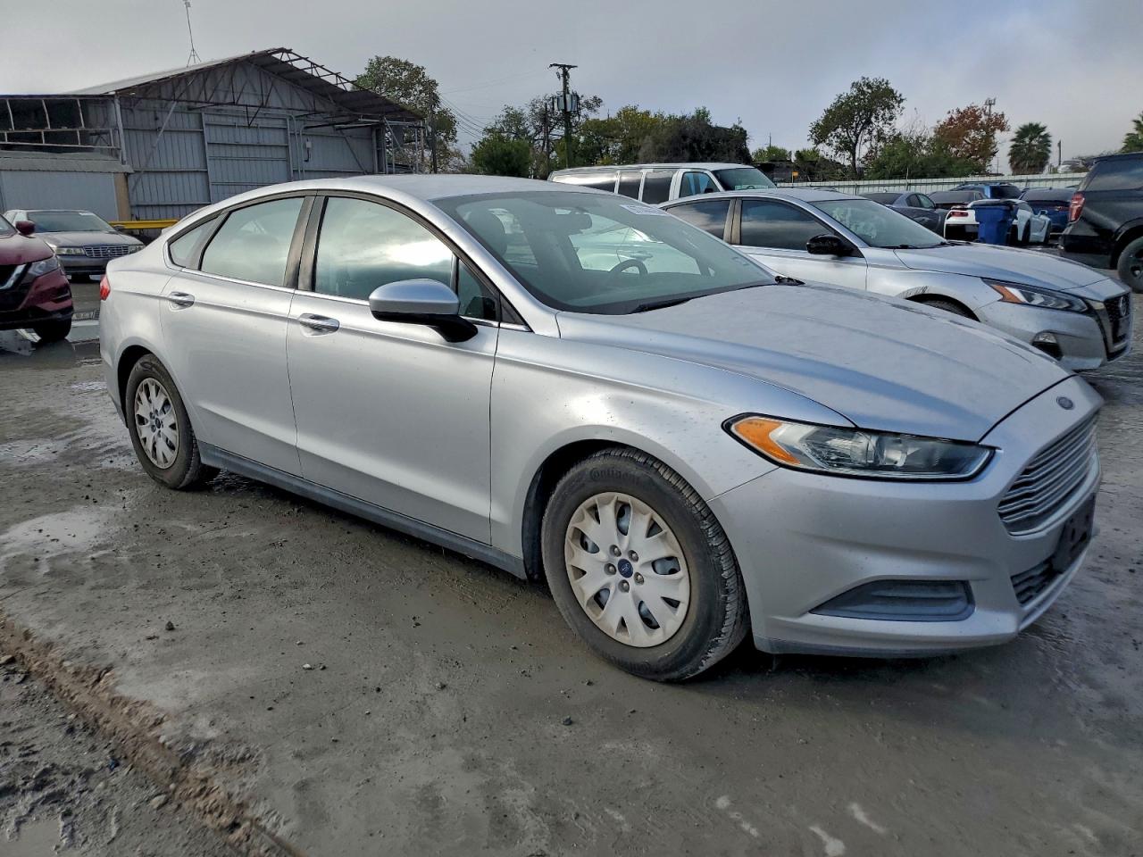 Ford Fusion S Image 12