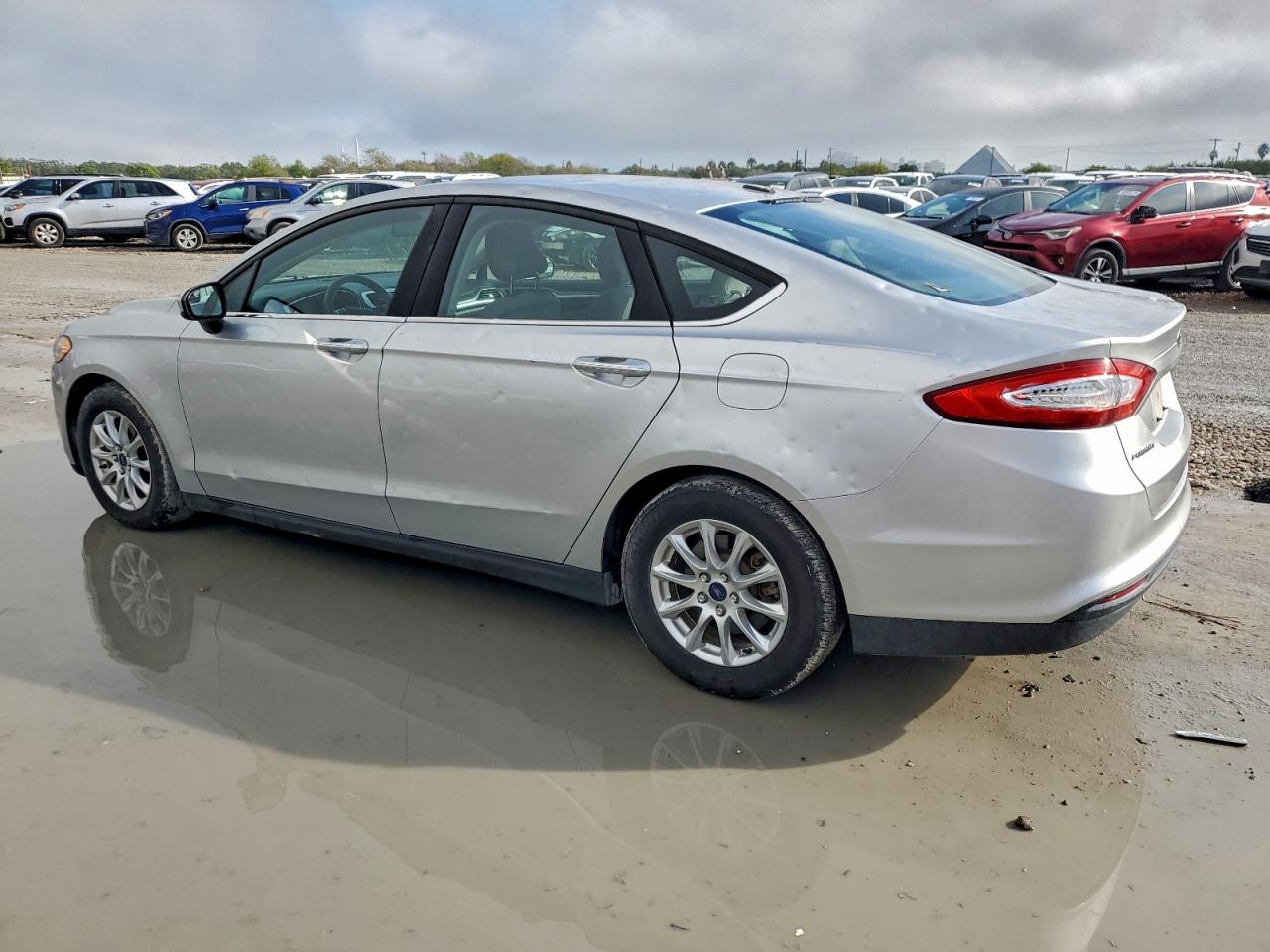 Ford Fusion S Image 5