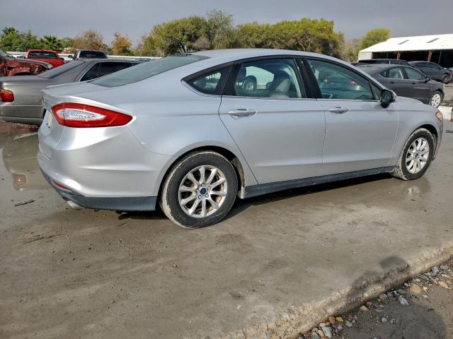 Ford Fusion S Image 3