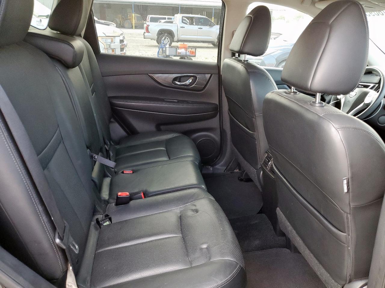 Nissan Rogue S Image 6