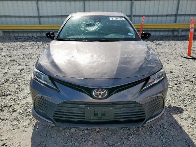 Toyota Camry Le Image 3