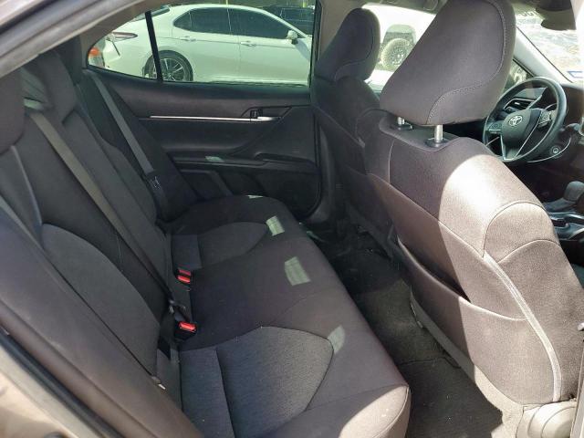 Toyota Camry Le Image 6