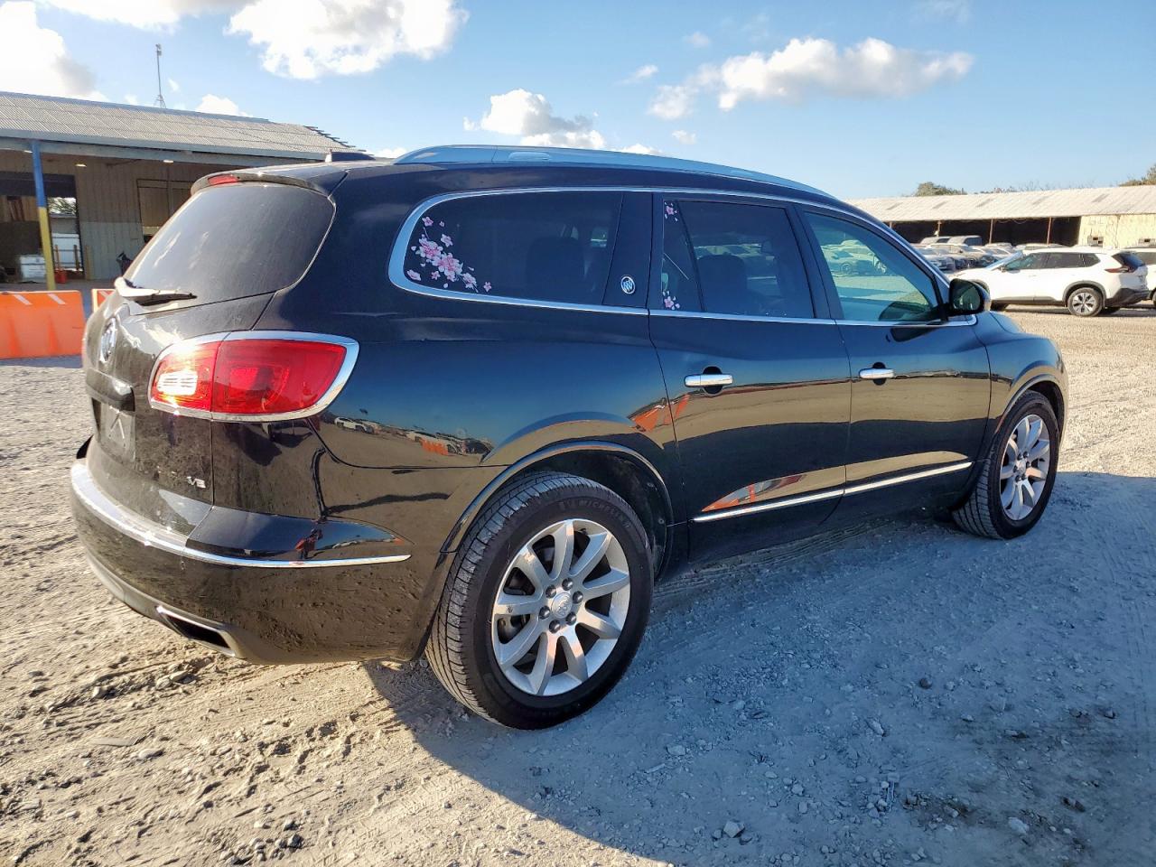 Buick Enclave Image 12