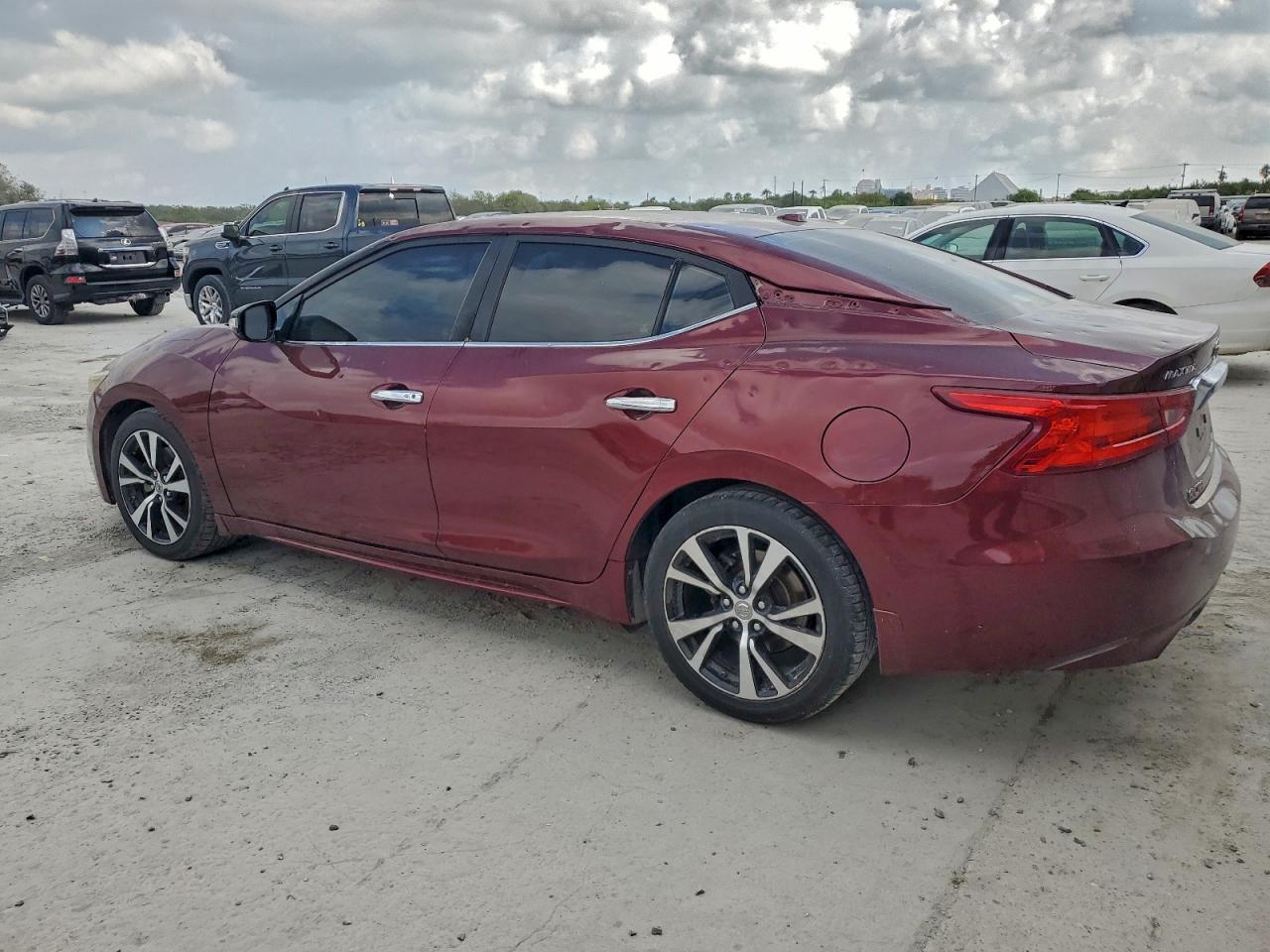 Nissan Maxima 3.5s Image 5