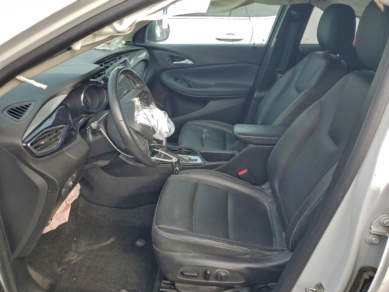 Buick Encore Essence Image 3