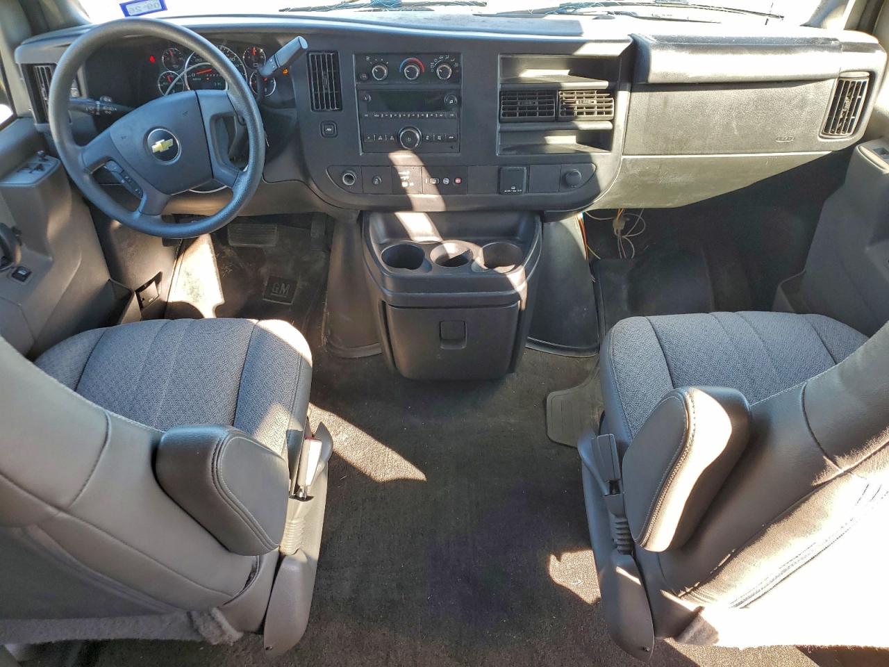 Chevrolet Express Lt Image 4