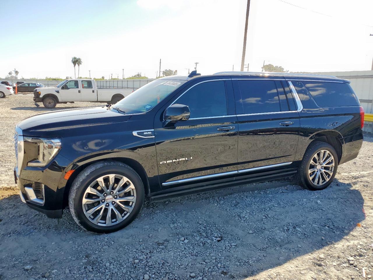 GMC Yukon Denali Image 1