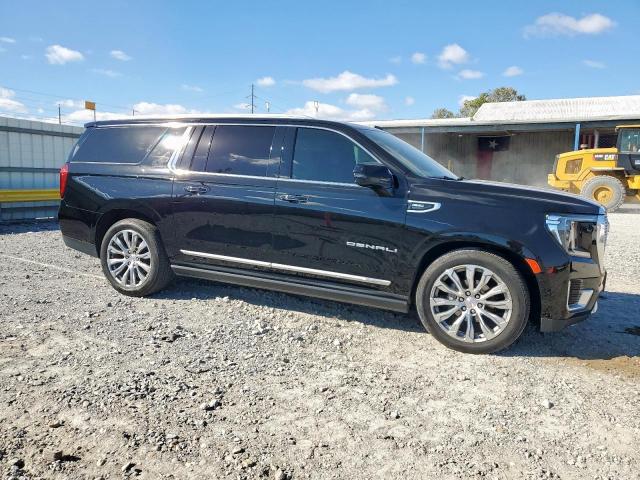 GMC Yukon Denali Image 3