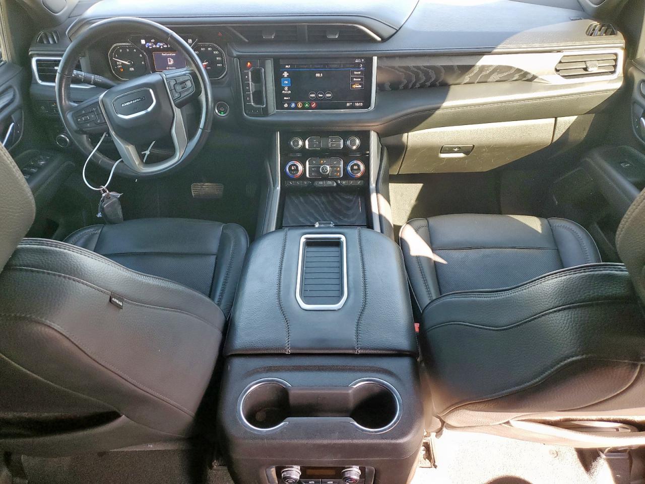 GMC Yukon Denali Image 10