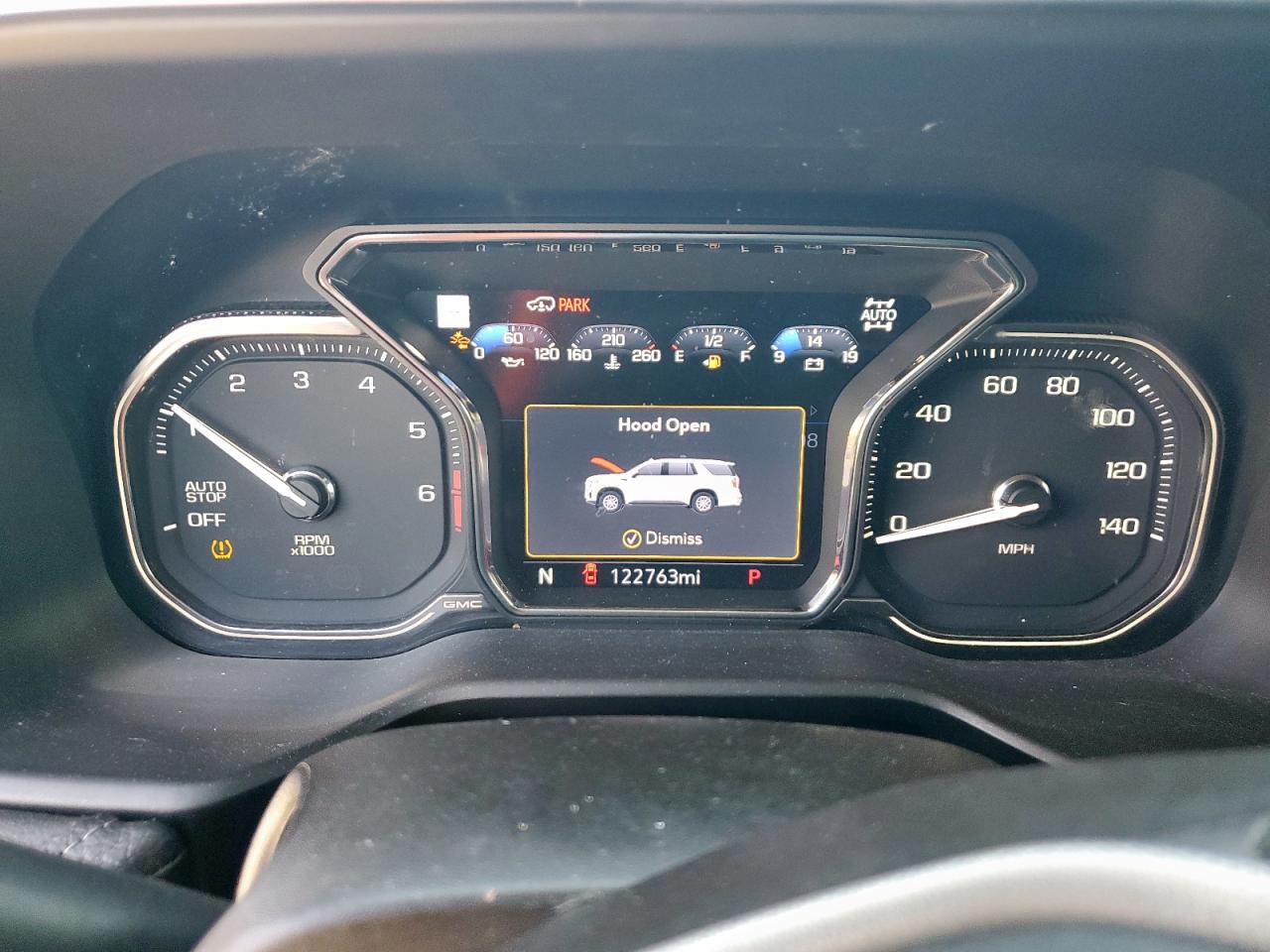 GMC Yukon Denali Image 13