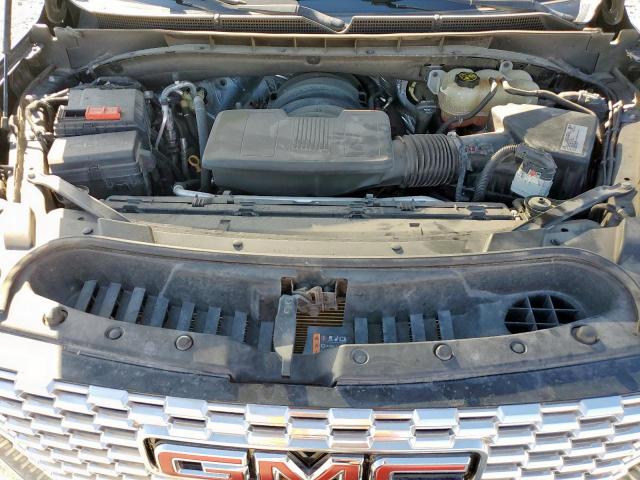 GMC Yukon Denali Image 9