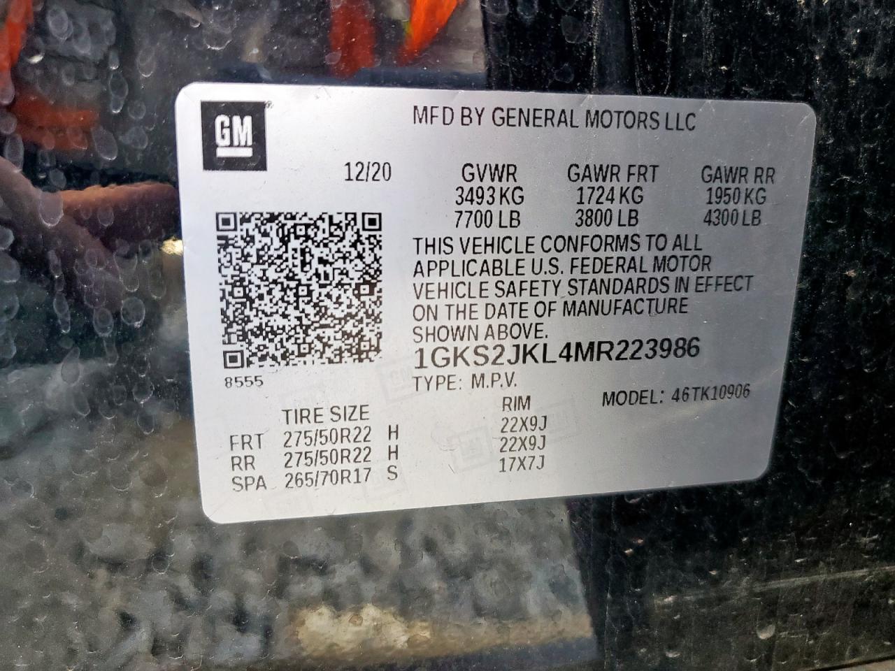 GMC Yukon Denali Image 4