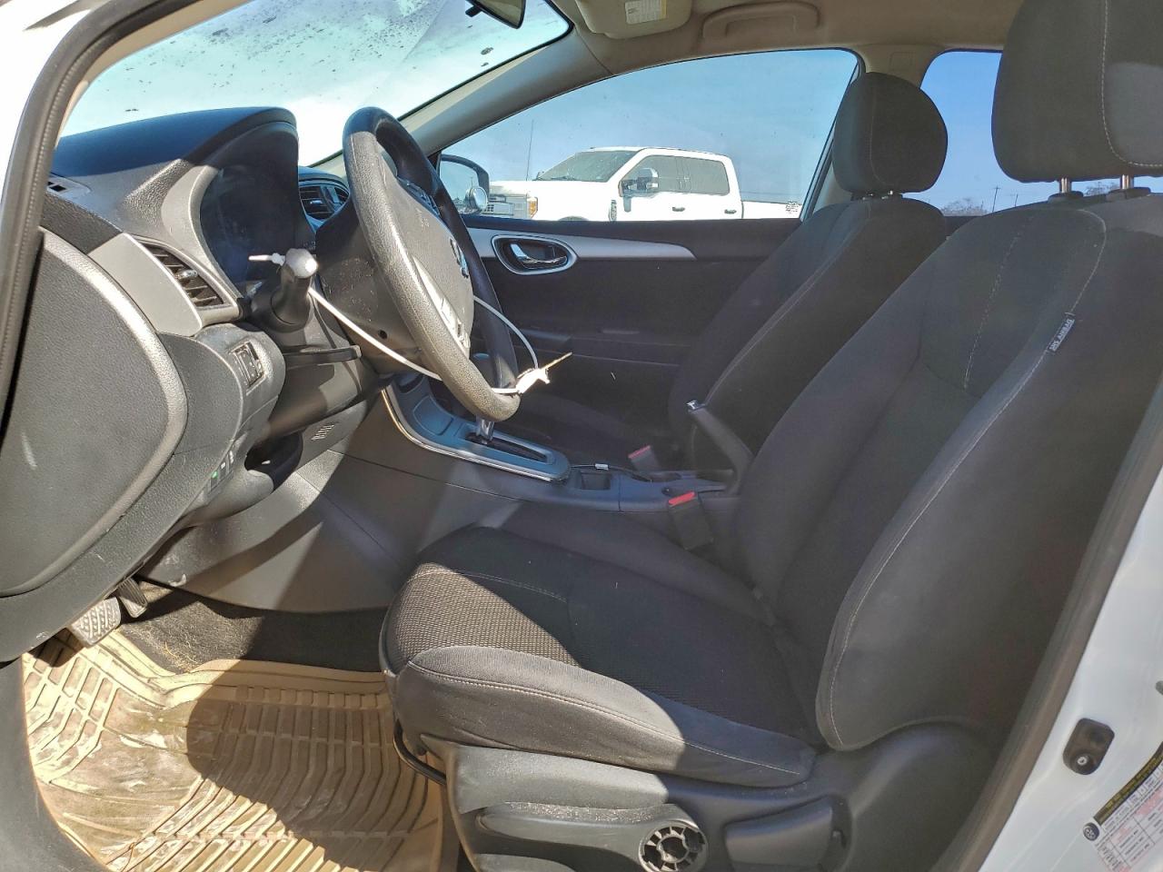 Nissan Sentra S Image 8