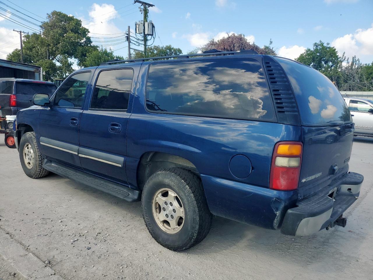 Chevrolet Suburban K1500 Image 2