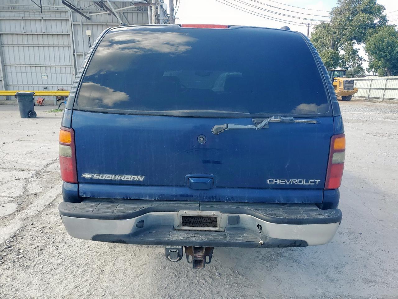 Chevrolet Suburban K1500 Image 3