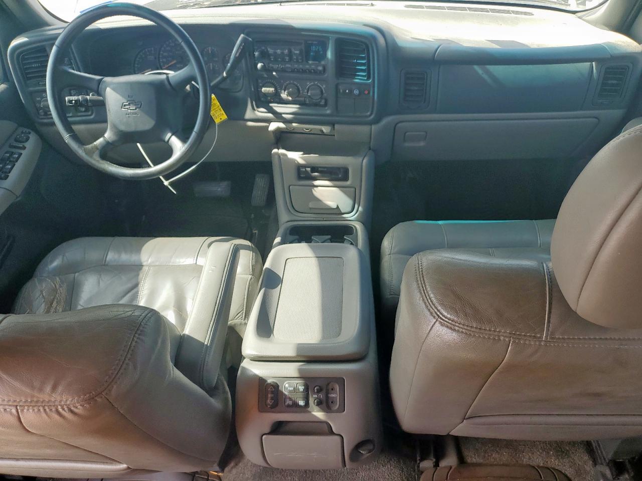 Chevrolet Suburban K1500 Image 8