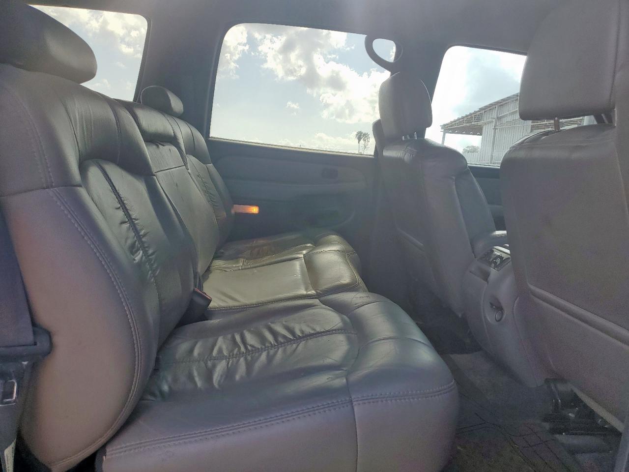 Chevrolet Suburban K1500 Image 9