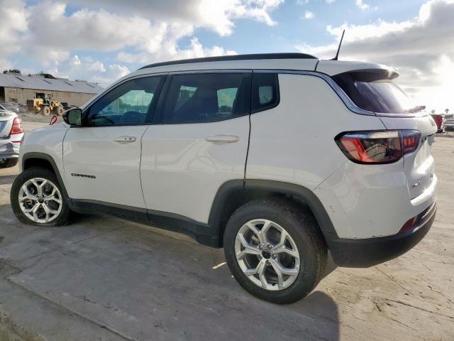 Jeep Compass Latitude Image 2