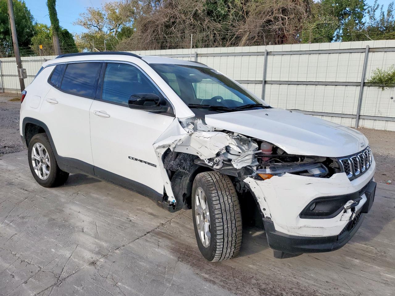 Jeep Compass Latitude Image 7
