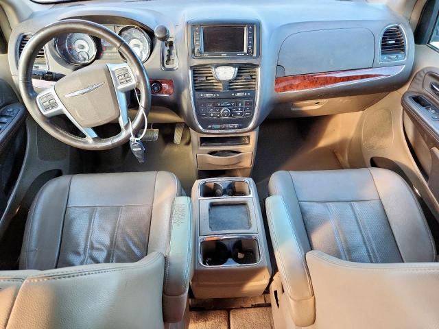 Chrysler Minivan Touring L Image 7