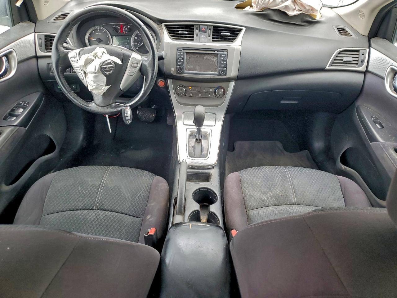 Nissan Sentra S Image 2