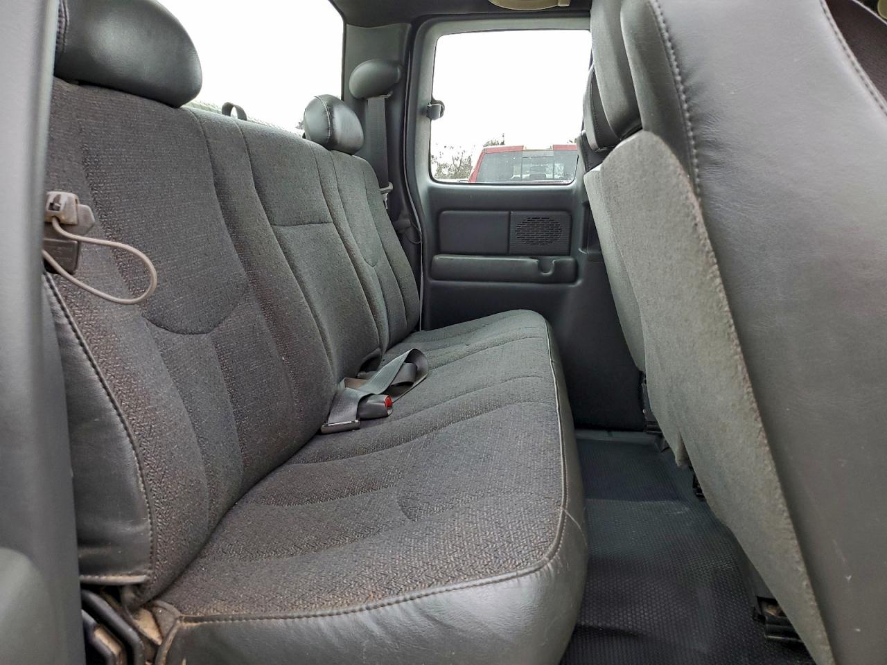 Chevrolet Silverado K1500 Image 8