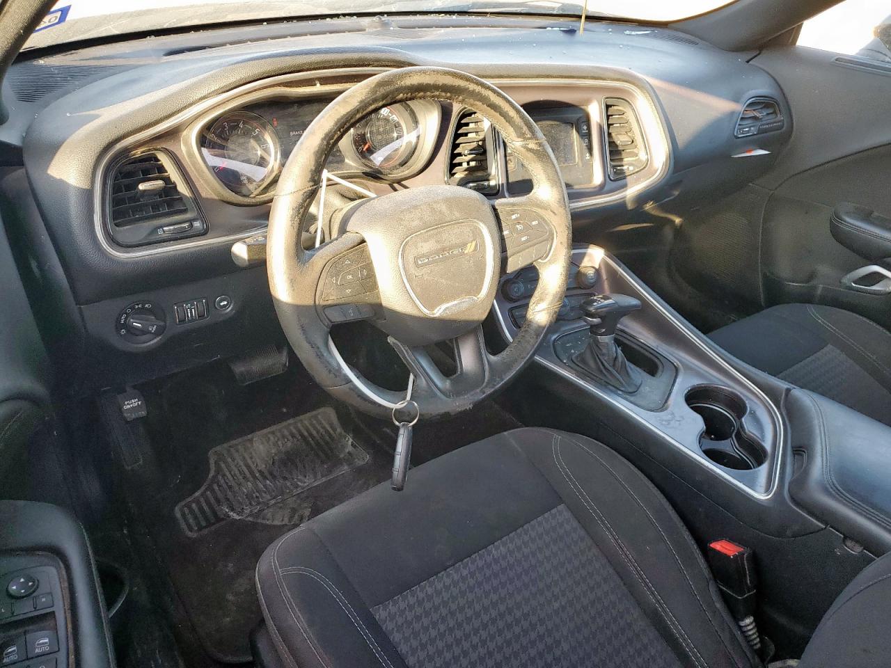 Dodge Challenger Sxt Image 8