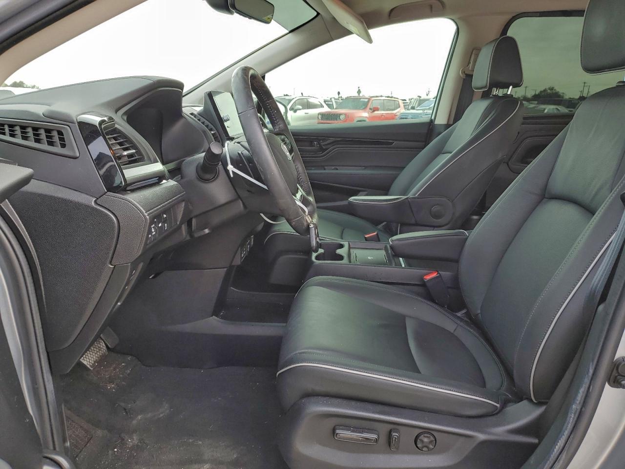 Honda Odyssey Touring Image 2